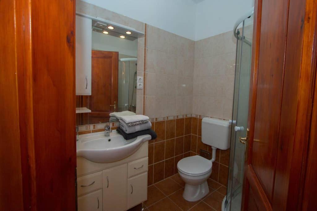 Teubel Apartman 2 เซแกชแฟเฮร์วาร์ ภายนอก รูปภาพ