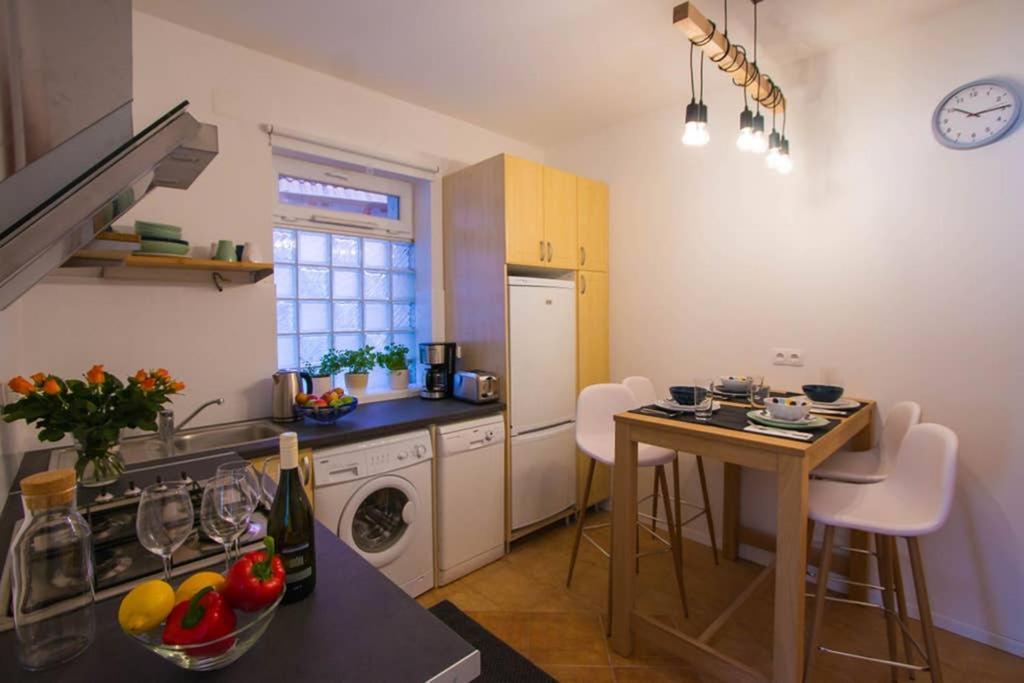 Teubel Apartman 2 เซแกชแฟเฮร์วาร์ ภายนอก รูปภาพ